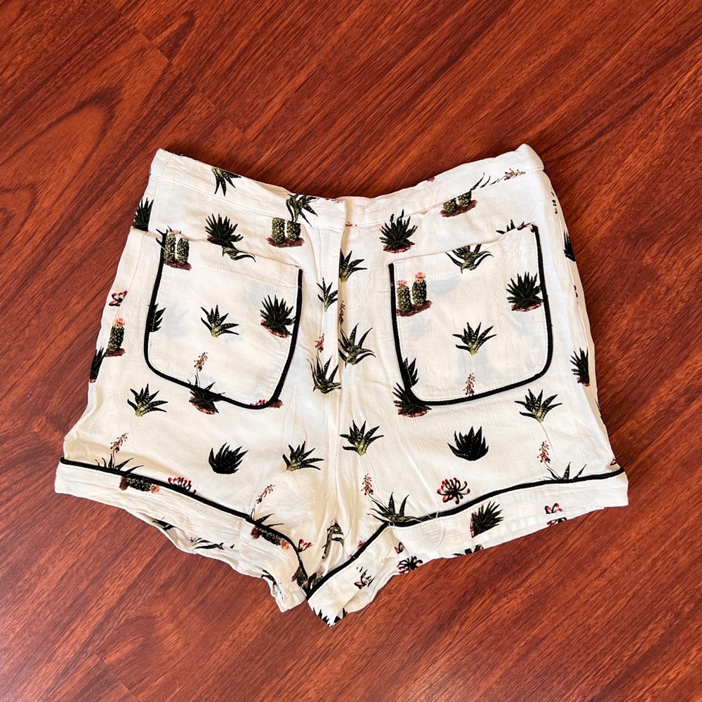 Topshop Pin-up Shorts - Cute Plant Pattern! 🌵